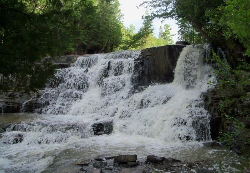 Petes Dam Park Waterfall